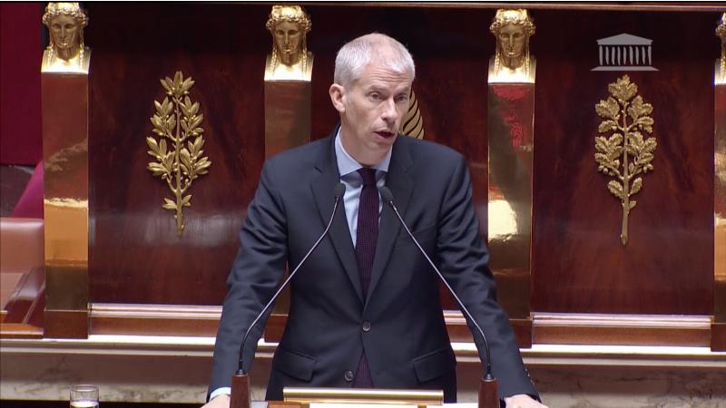 La nouvelle flèche de Notre-Dame de Paris en cours de reconstruction, assemblée sur place